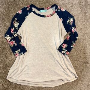 Floral elbow sleeved shirt Chris & Carol medium
